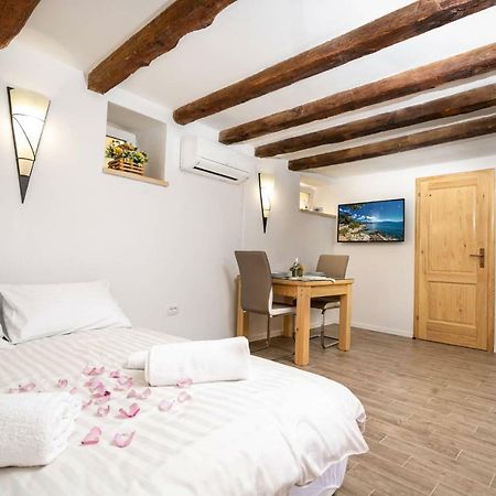 Studio Apartman Old Town 노비비노돌스키 외부 사진