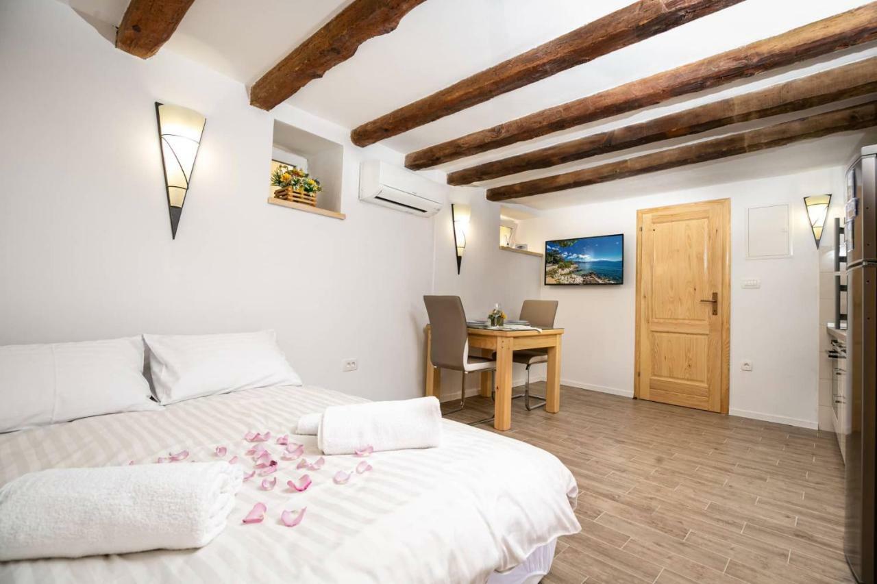 Studio Apartman Old Town 노비비노돌스키 외부 사진